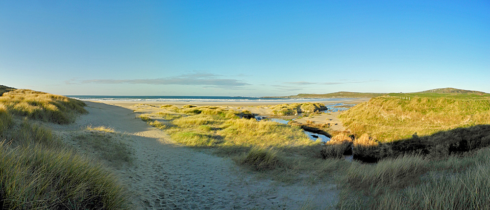 Picture of a panoramic view from the entrance to a beach and bay