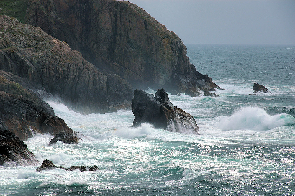Resultado de imagen de waves and cliffs
