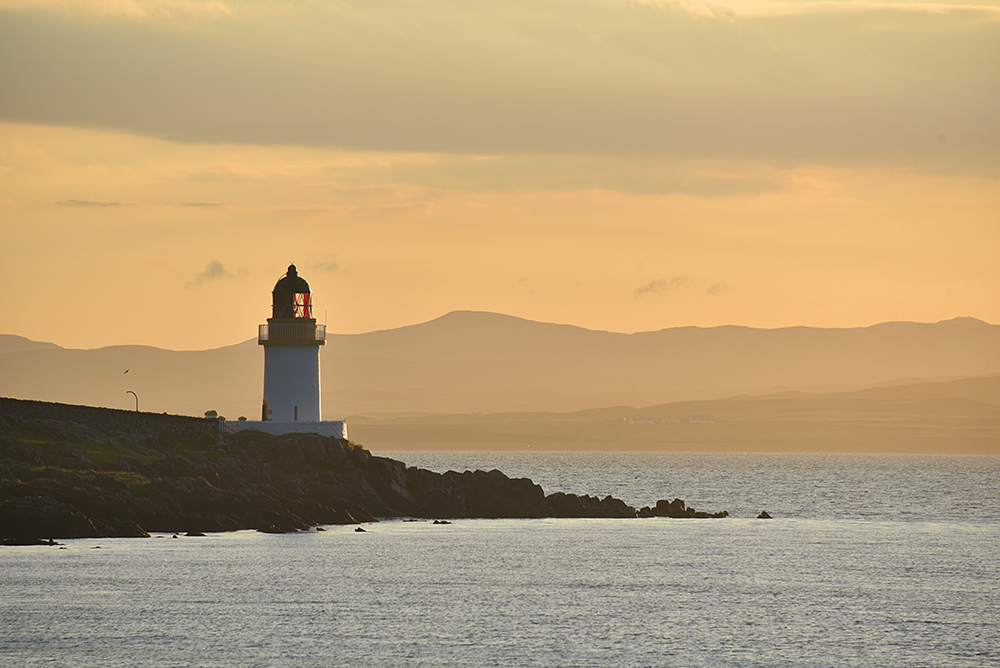 Picture of a lighthouse in the early morning light