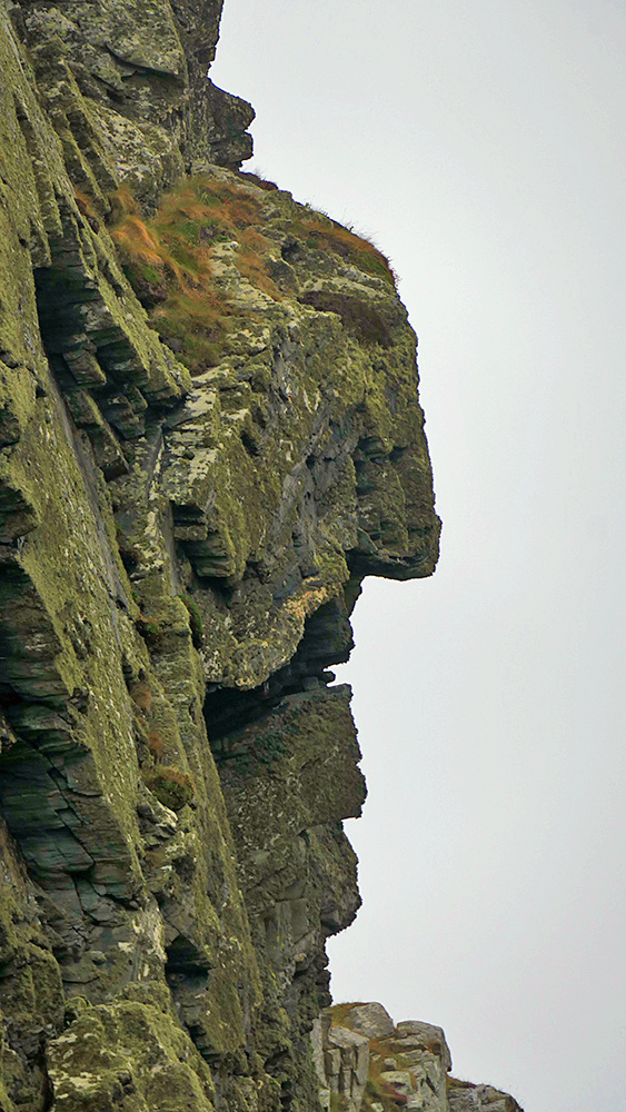 Picture of a rock formation looking like the face of an old woman