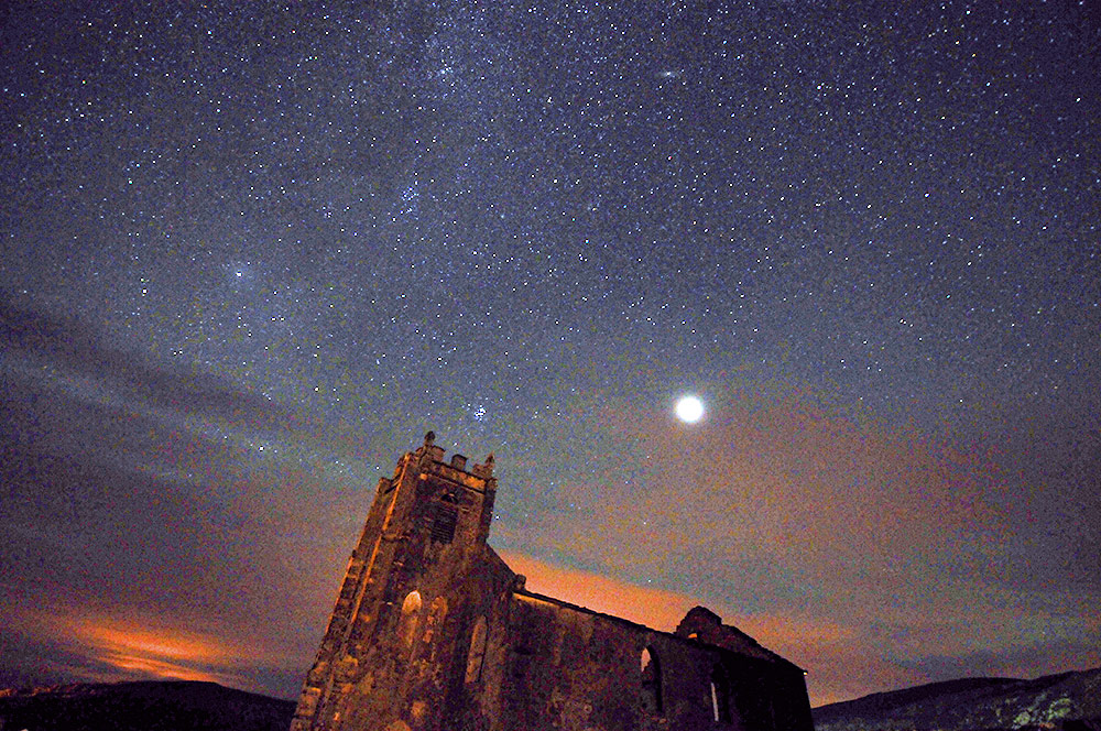 Picture of a church ruin under a starry night sky