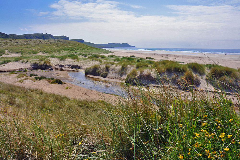Picture of a view over dunes and a beach in a bay