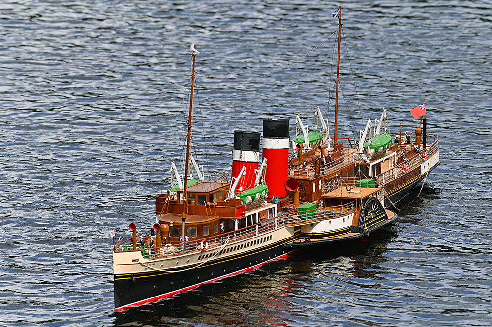 Picture of the Model steamer Jeanie Deans 1931 on a loch
