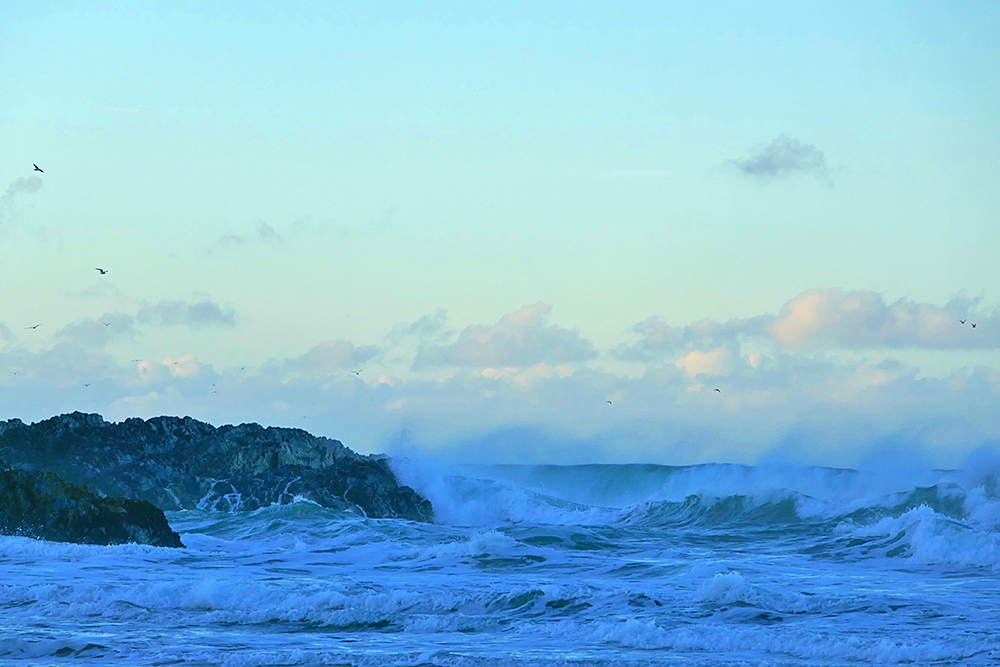 Picture of waves breaking at a rocky shore