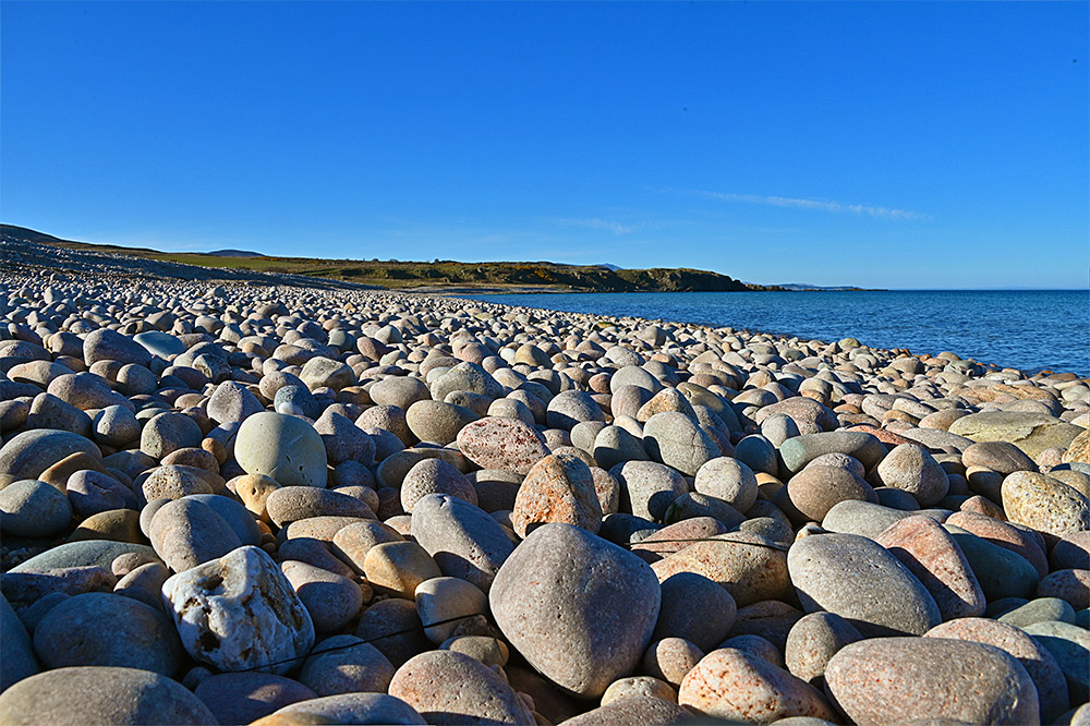 Picture of a large pebble beach with large round pebbles